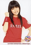 真野恵里菜/上半身・衣装Tシャツ赤・右手グー/スペシャルジョイント 2010春  0感謝満開!真野恵里菜2周年突入＆スマイレージ メジャーデビューへ桜咲け!ライブ 0