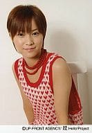 駿河屋 中古 モーニング娘 亀井絵里 上半身 衣装赤ピンク 座り 背景白 公式生写真 ハロープロジェクト