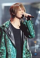 駿河屋 中古 Kis My Ft2 玉森裕太 ライブフォト 衣装緑黒 左手マイク 枠無し 背景黒 太陽からの手紙 Kis My Ft2