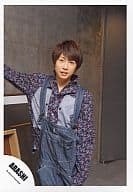 駿河屋 中古 嵐 相葉雅紀 上半身 衣装花柄 オーバーオール 右手壁 背景にドア 公式生写真 嵐