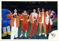 駿河屋 中古 嵐 集合 5人 横型 衣装白オレンジ バレーボール マスコット 公式生写真 嵐