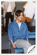 駿河屋 中古 Hey Say Jump 山田涼介 膝上 座り 衣装青 デニム 足 組み 目線右 シングル Cosmic Human Mv ジャケ写撮影オフショット 公式生写真 ジャニーズ