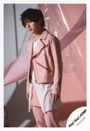 駿河屋 中古 Hey Say Jump 山田涼介 膝上 衣装ピンク 白 左向き 背景ピンク白 山田涼介 シングル Oh My Darling ジャケ写オフショット 公式生写真 ジャニーズ