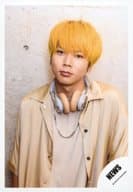 駿河屋 中古 News 増田貴久 上半身 衣装ベージュ ヘッドフォン 両手下 シングル トップガン Love Story Mv ジャケ写オフショット 公式生写真 ジャニーズ