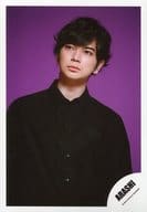 駿河屋 中古 嵐 松本潤 上半身 衣装黒 両手下 首傾げ 目線左 背景紫 Arashi Anniversary Tour 5 追加グッズ オフショット 公式生写真 ジャニーズ